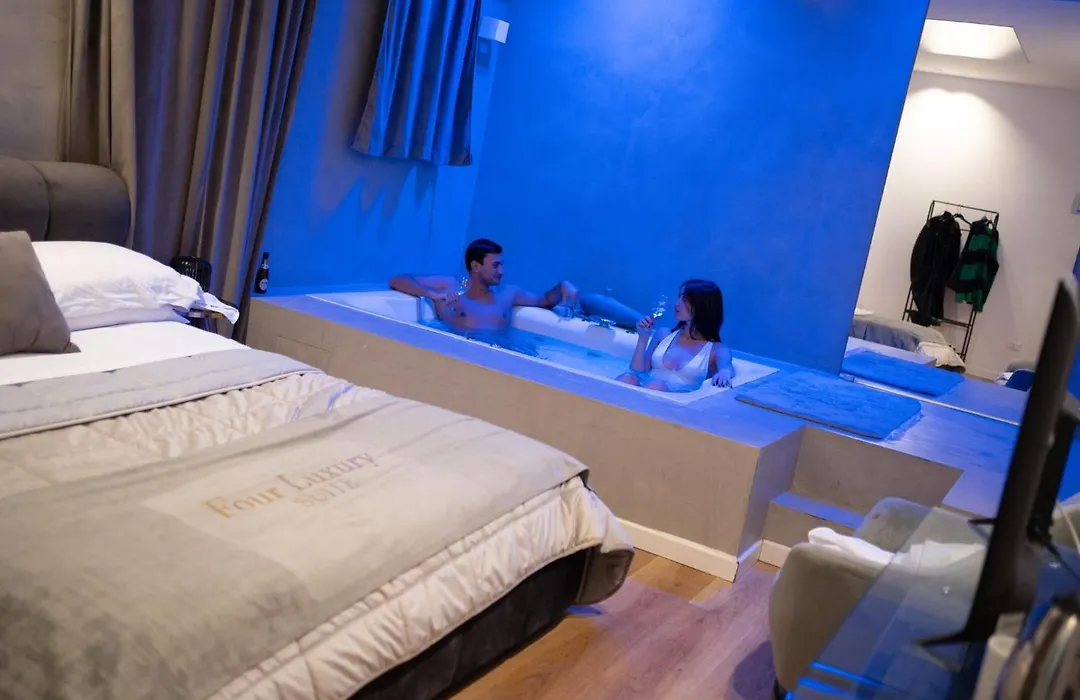 Four Luxury Suite-1